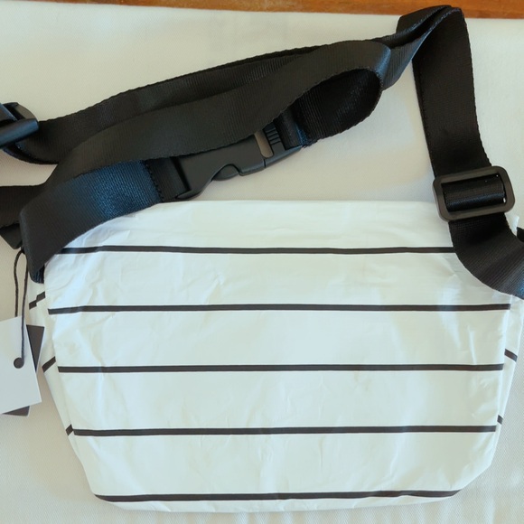 Aloha Collection mini hip pack - Picture 4 of 10